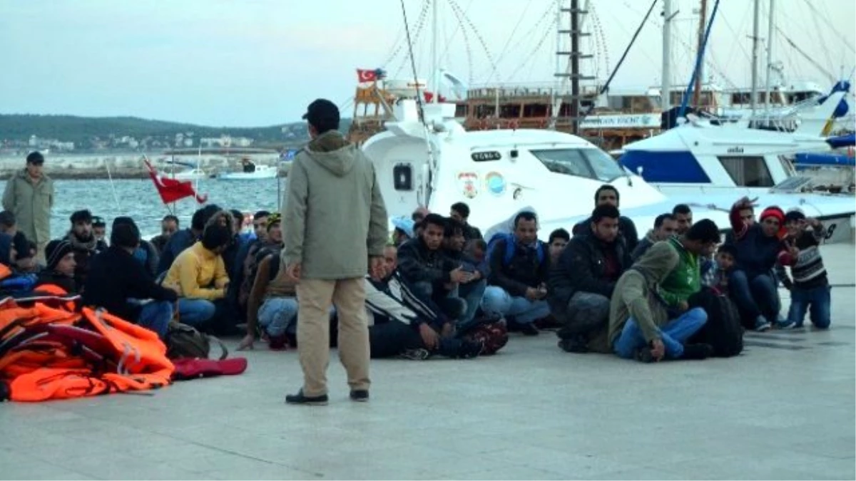Ayvalık\'ta Sahil Güvenlik Boğulmak Üzere Olan 112 Sığınmacıyı Kurtardı