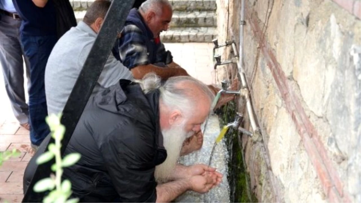 Piskopos ve Başpiskopos İznik Ayasofya\'da Cuma Namazı Kıldı