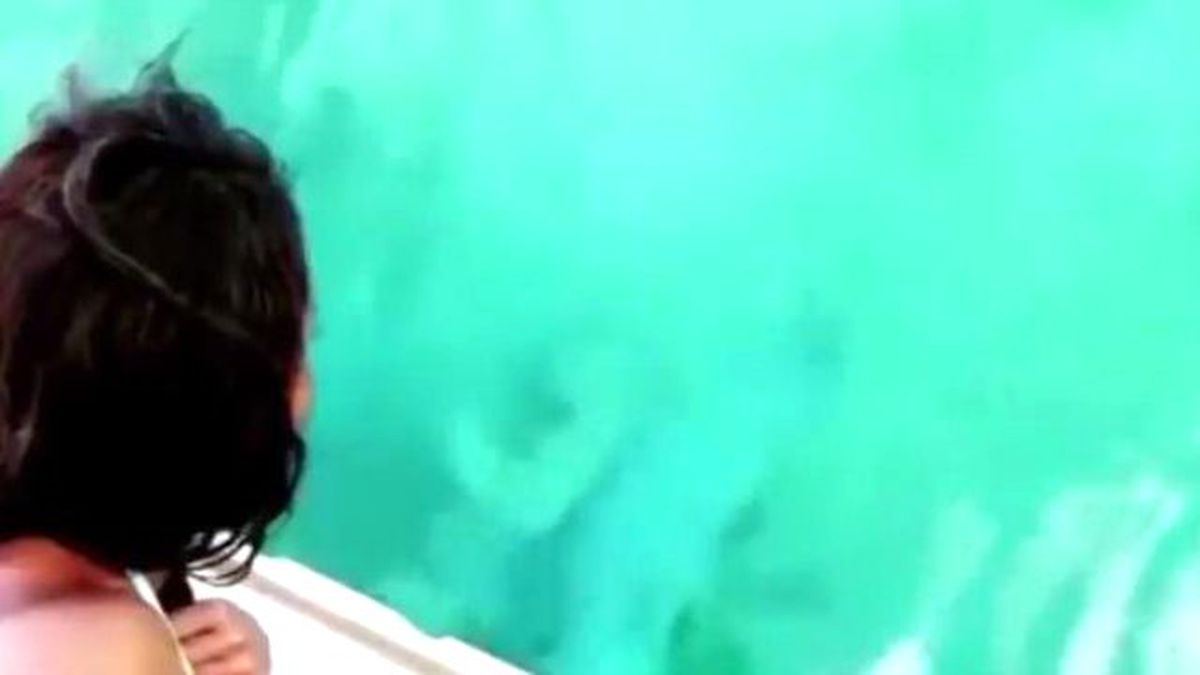 Cep Telefonunu Denize Düşüren Kız Hayatının Şokunu Yaşadı