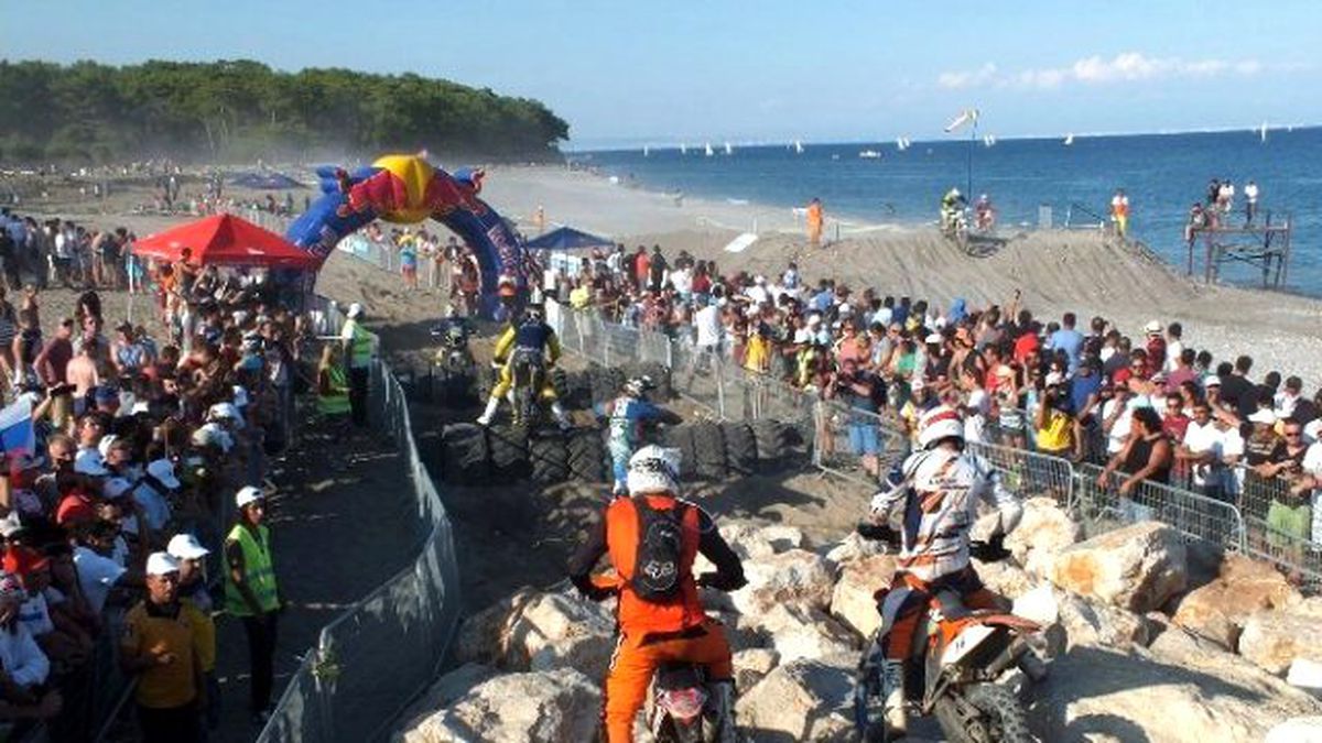 Endurocular Kemer Sahilinde Nefes Kestiler