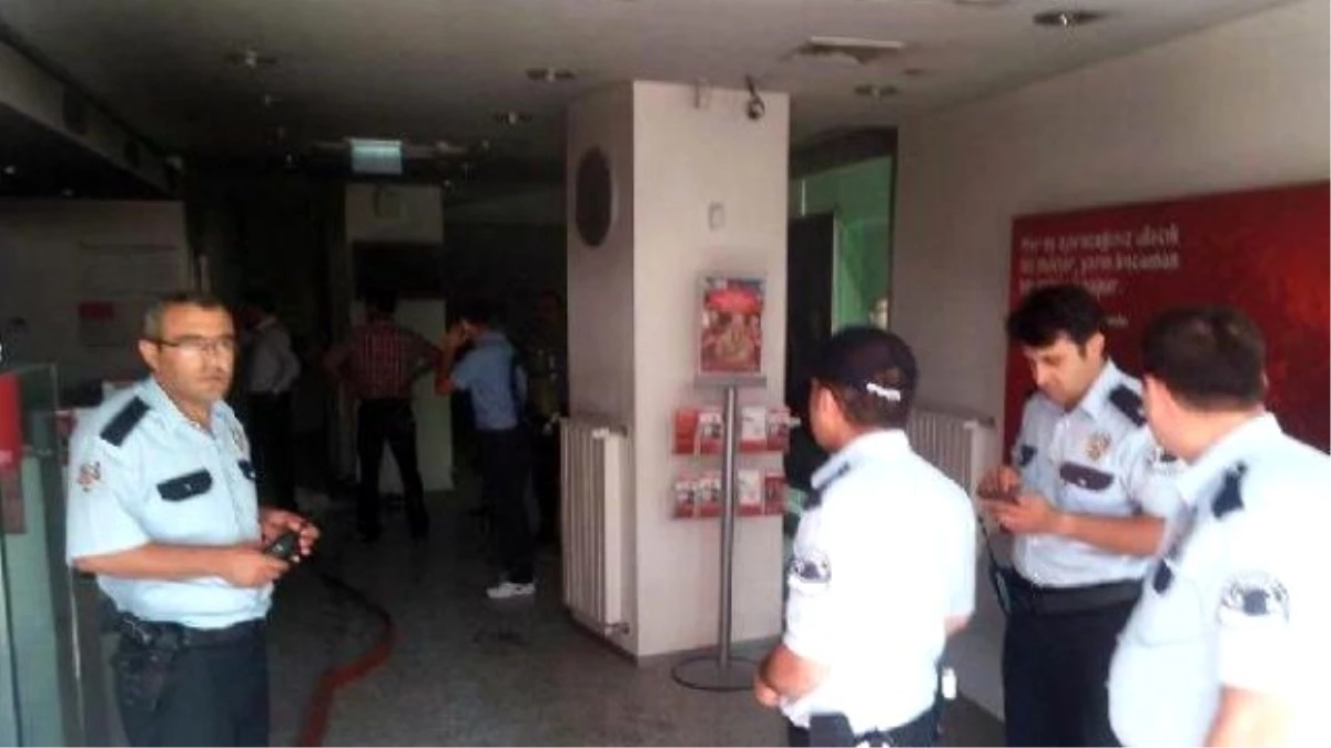 Ereğli\'de Banka Şubesinde Yangın Paniği: 13 Kişi Mahsur Kaldı