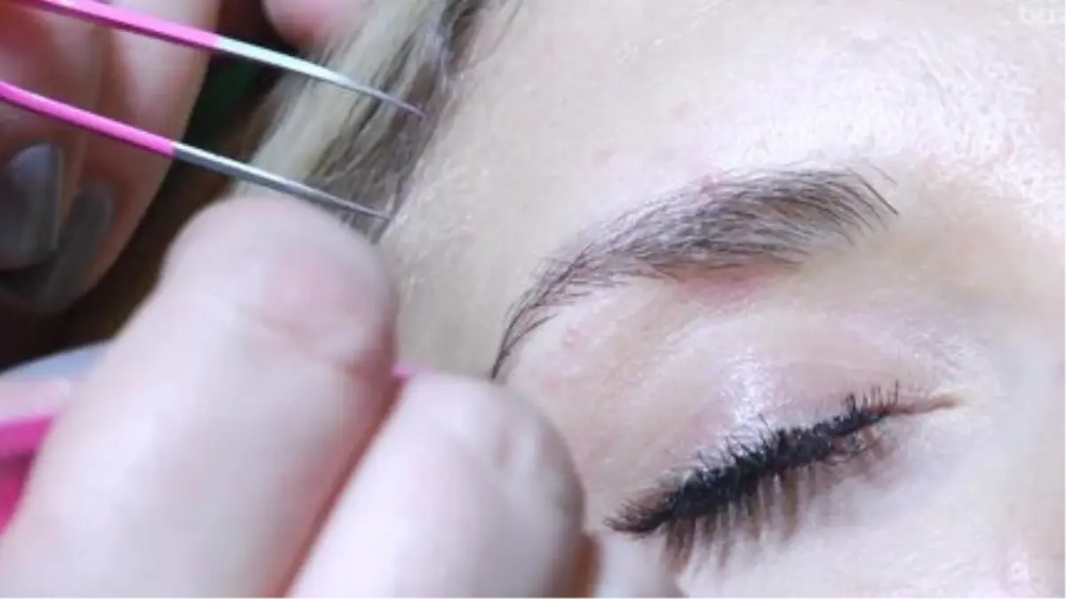 Eyebrow Extensions: Watch How İt\'s Done