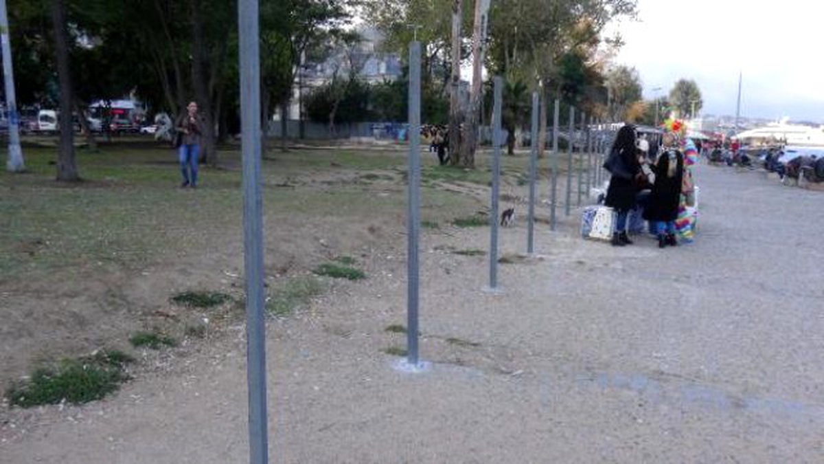 Fındıklı Parkı, Metro Şantiyesi İçin Demir Çubuklarla Çevrelendi, Vatandaş Tepki Gösterdi