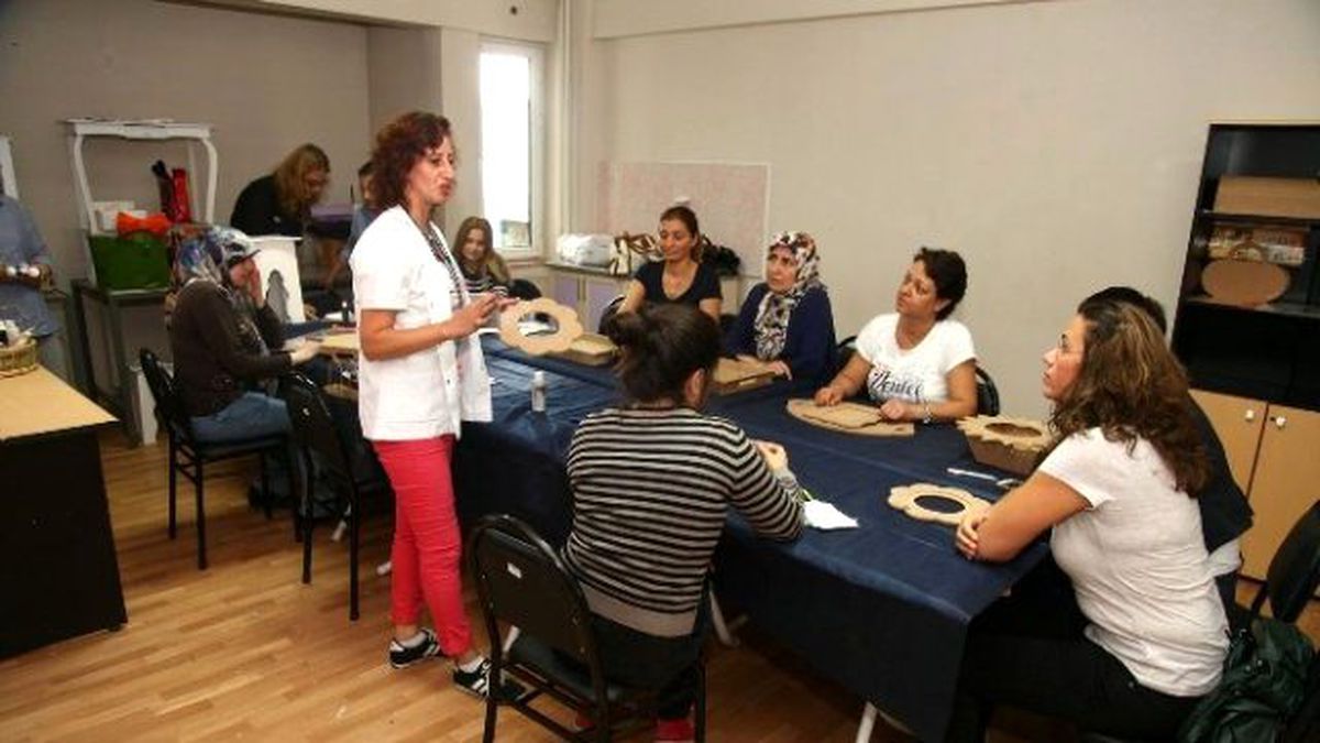 Hem Üretiyorlar, Hem Ev Ekonomisine Katkı Sağlıyorlar