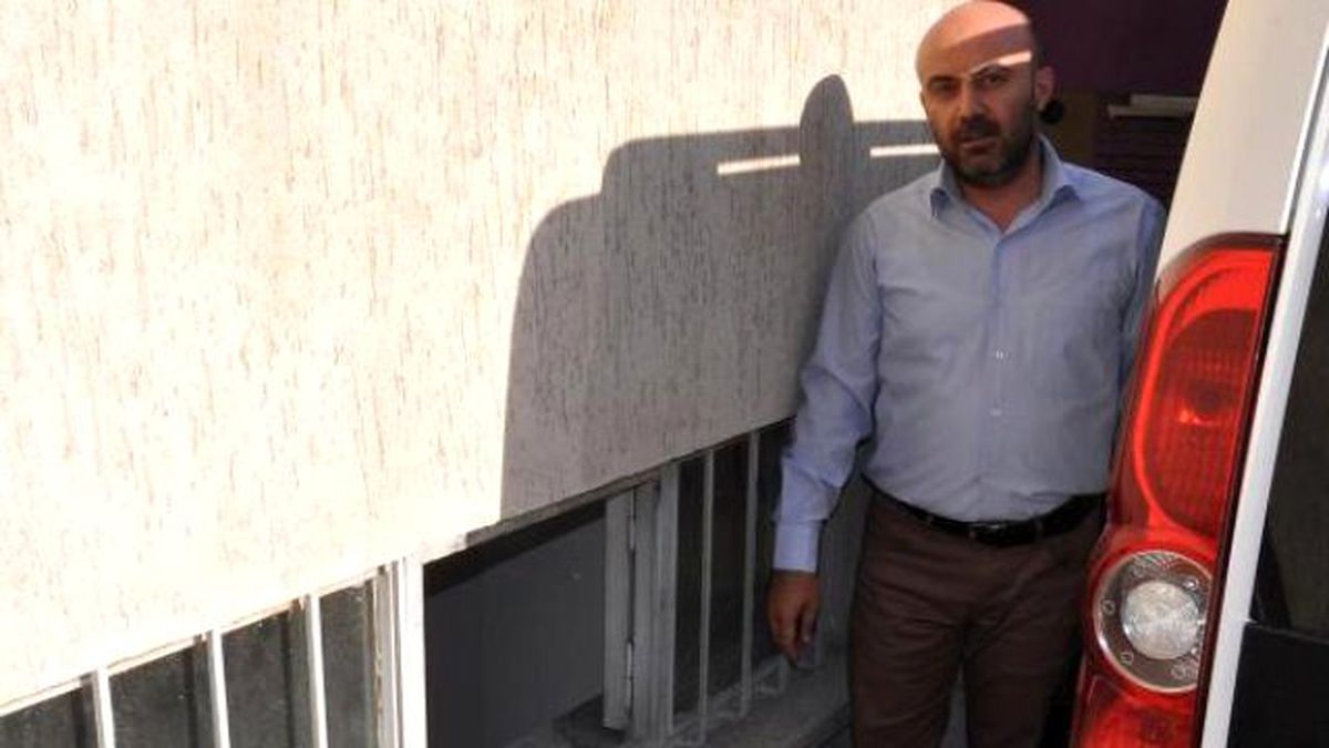 İş Merkezindeki 11 Bürodan Hırsızlık Yapan Şüpheliler Güvenlik Kamerasına Yakalandı
