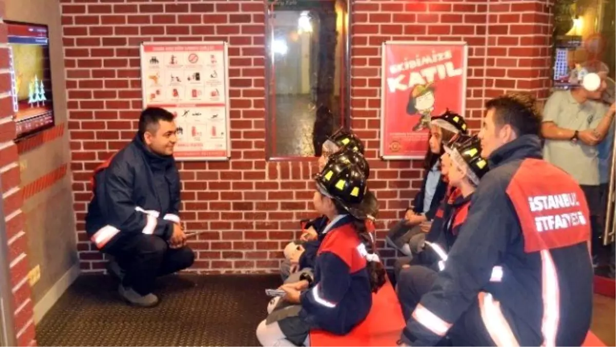 Kıdzania\'da Verilen Eğlenceli Eğitimlerin Bir Yenisi İtfaiyecilerden
