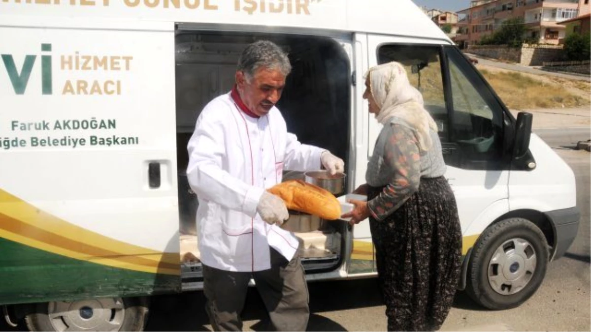 Niğde Belediyesi Her Gün 85 Kişiye Sıcak Yemek Veriyor