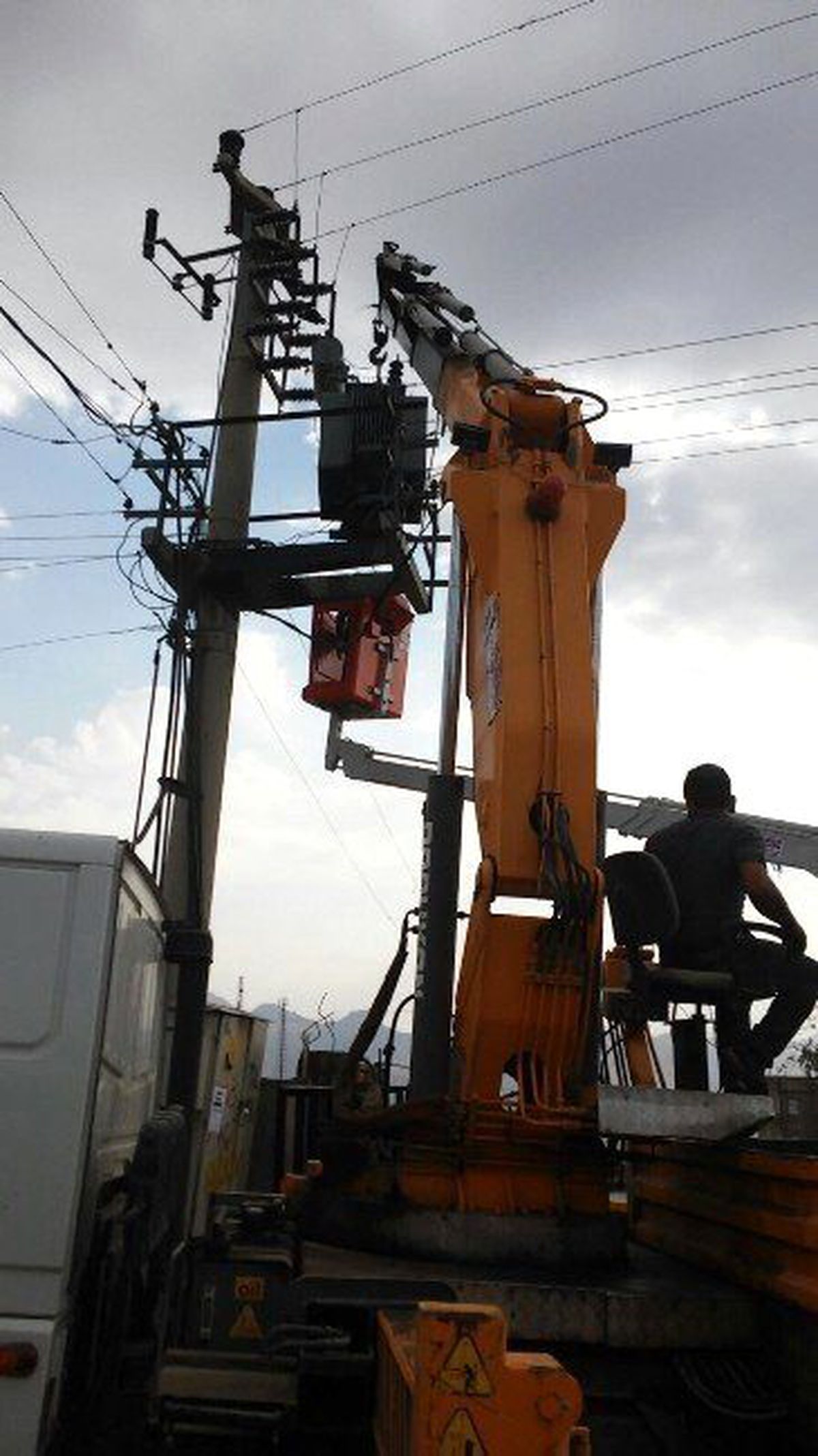 Şırnak\'ta Tahrip Olan Elektrik Hatlarının Onarımına Başlandı