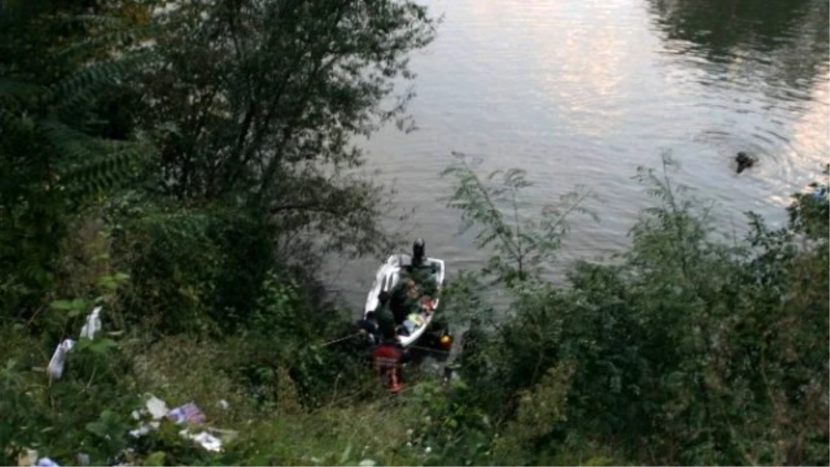 Trabzon\'da Sera Gölü\'ne Araç Uçtu: 3 Ölü