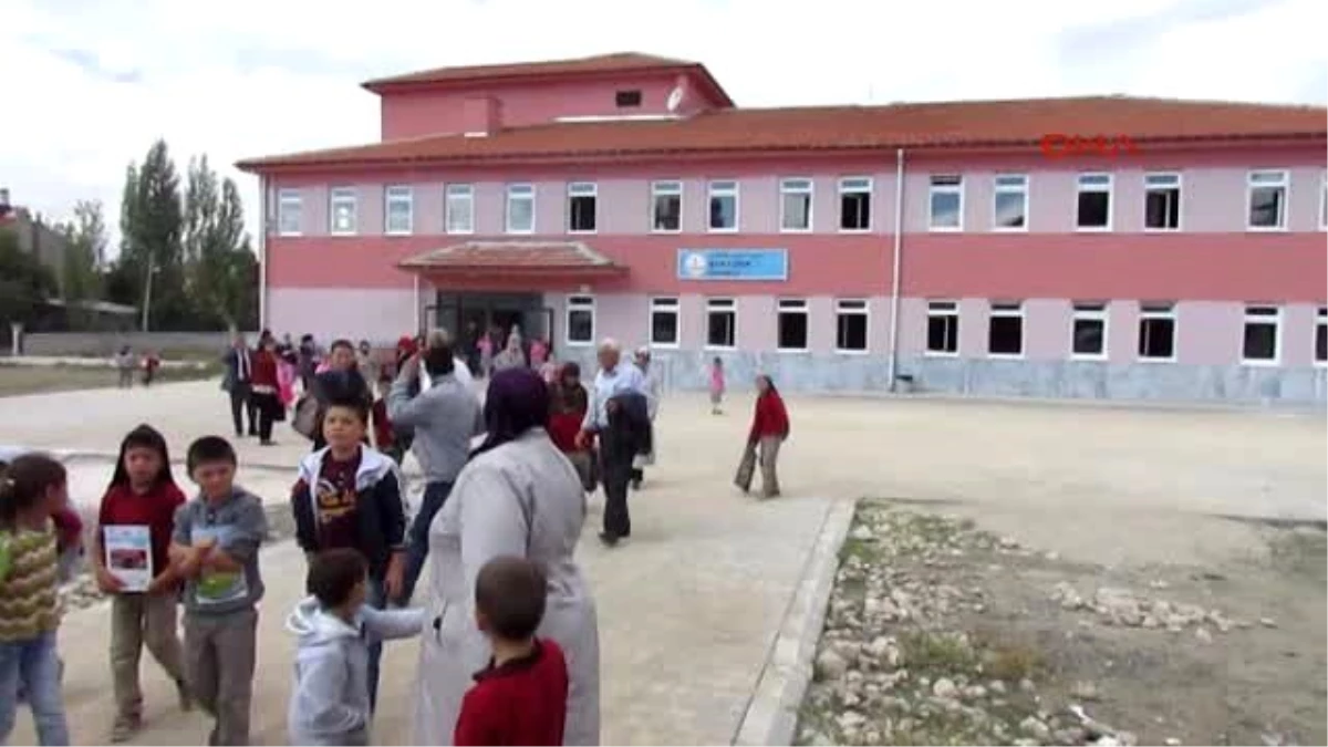 Afyonkarahisar İlkokulda Atatürk Büstü Olmamasına Tepki