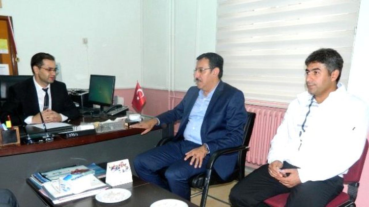 AK Parti\'den Kırtasiye Yardımı