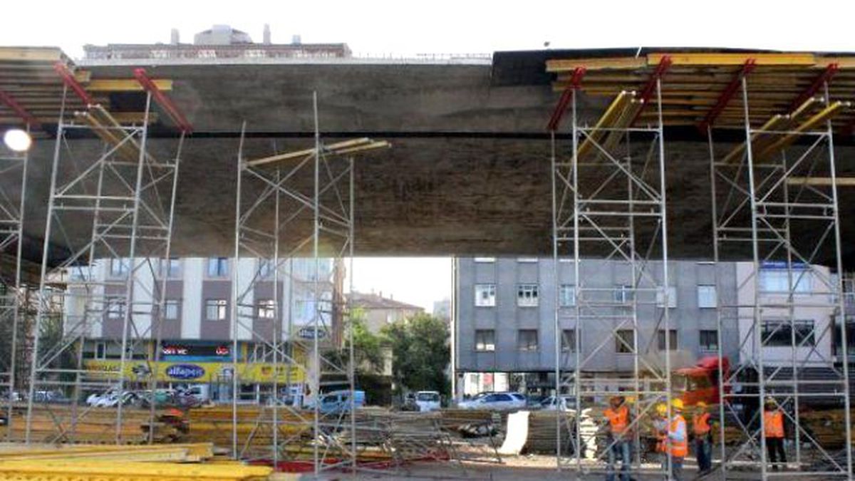İskele İşçilerin Üzerine Düştü: 2 Yaralı