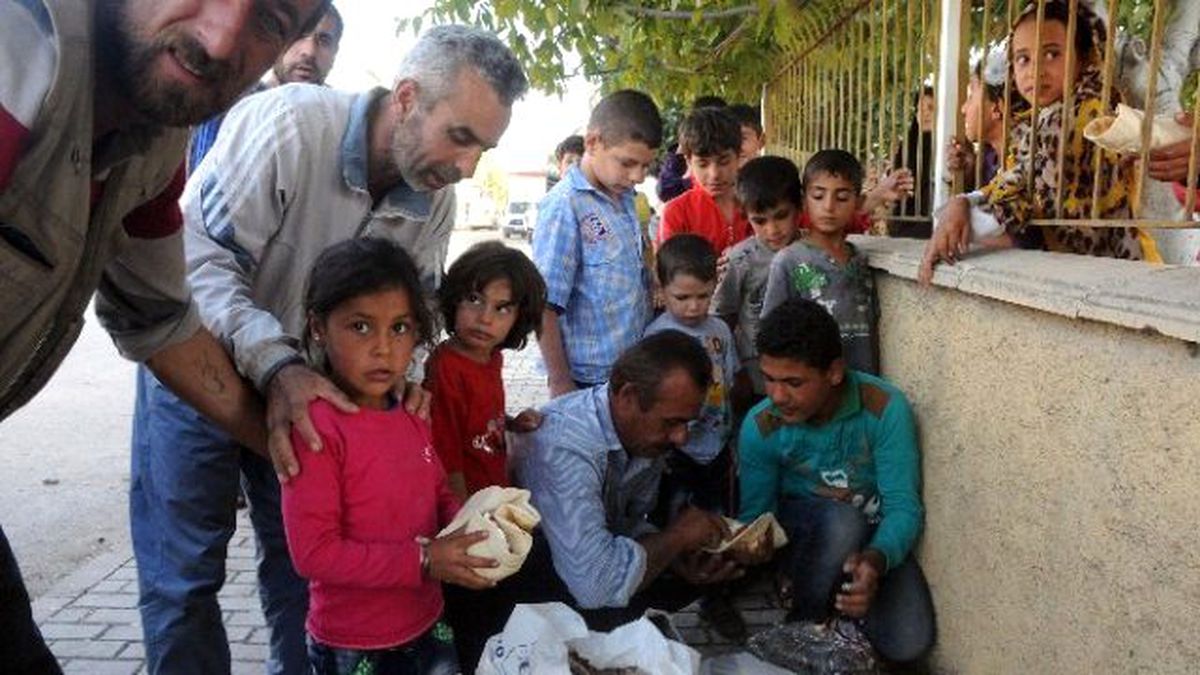 Mültecilerin Cami Avlusunda Yaşam Mücadelesi