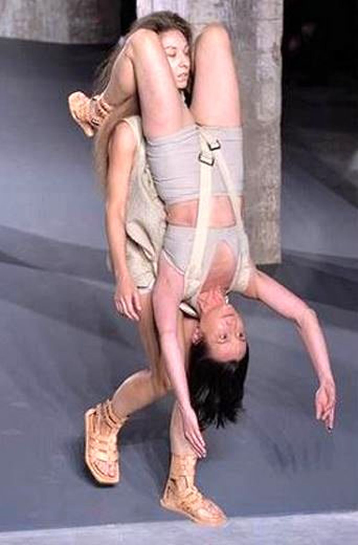 Paris Moda Haftasında Modeller 'Çanta' Oldu