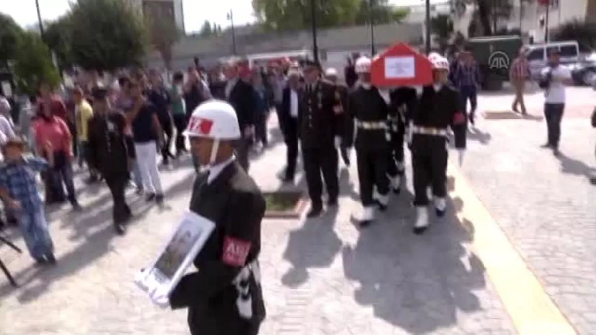 Şehit Er Son Yolculuğuna Uğurlandı (2)