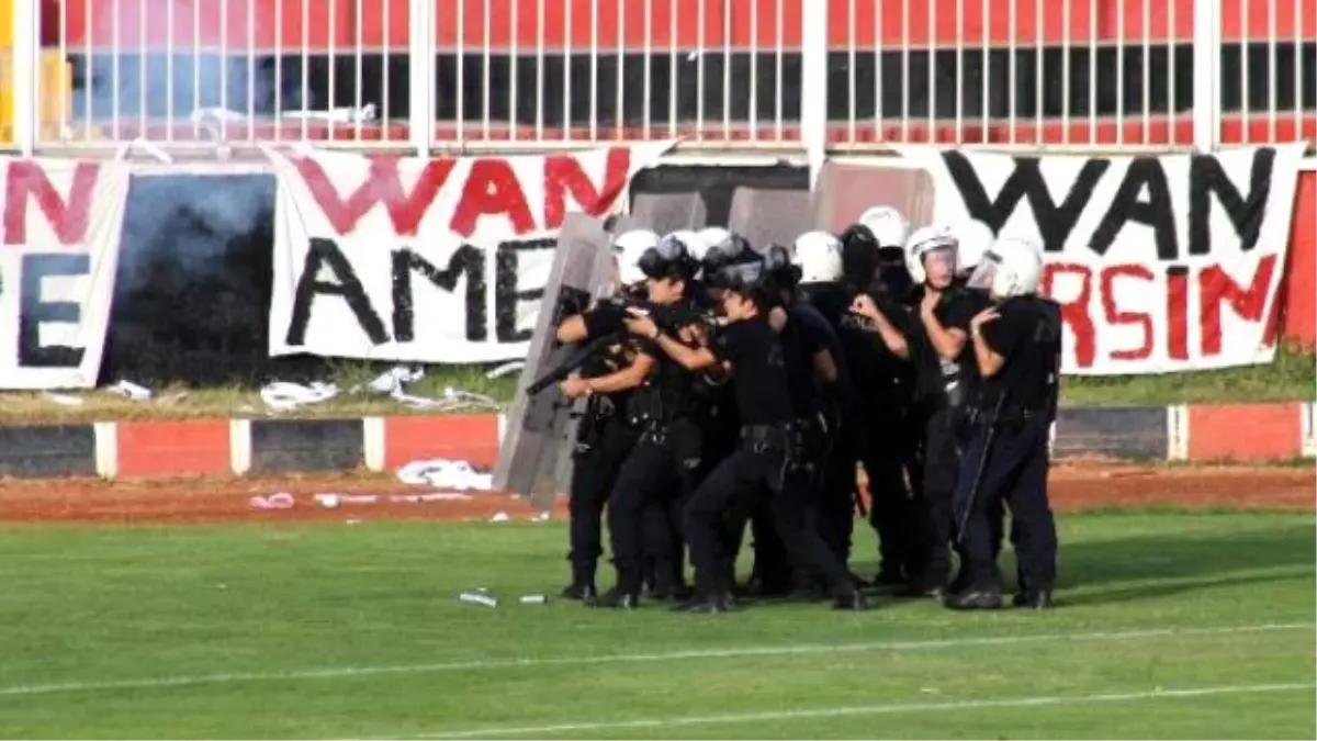 Van Büyükşehir Belediyespor, Bergama Belediyespor\'a 3-0 Yenildi, Olaylar Çıktı