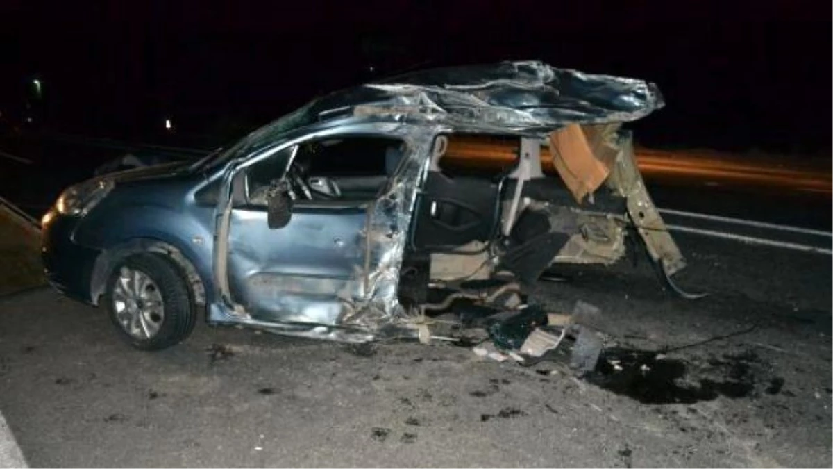 Ahlat\'ta Trafik Kazası: 2\'si Ağır 16 Yaralı