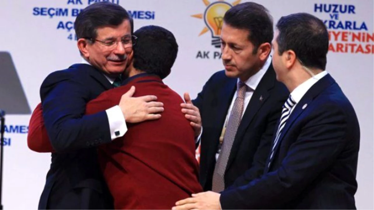 Davutoğlu\'nun "Bırakın Gelsin" Dediği Genç Toplantıya Damga Vurdu