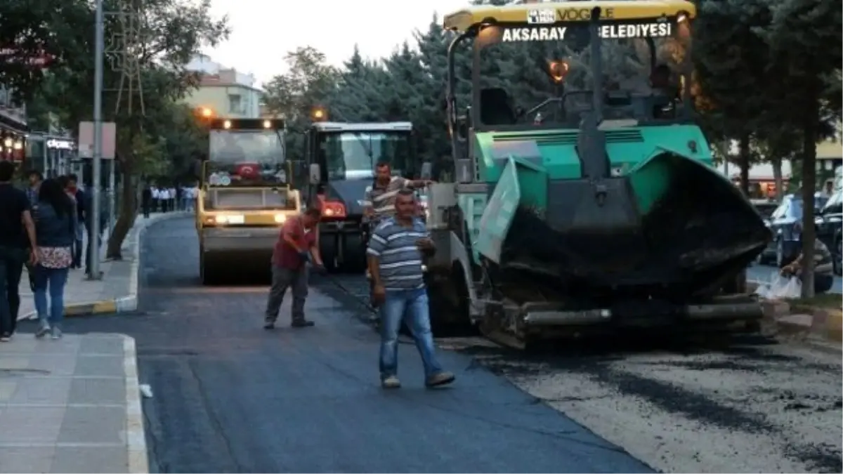 Aksaray\'da Yolu Asfaltlanan Cadde Pırıl Pırıl Oldu