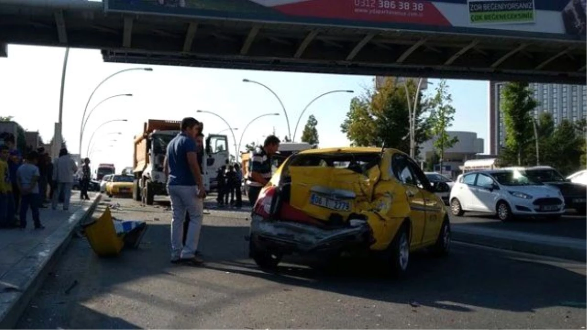Ankara\'da Yine Otobüs Kazası; 3\'ü Ağır 12 Yaralı