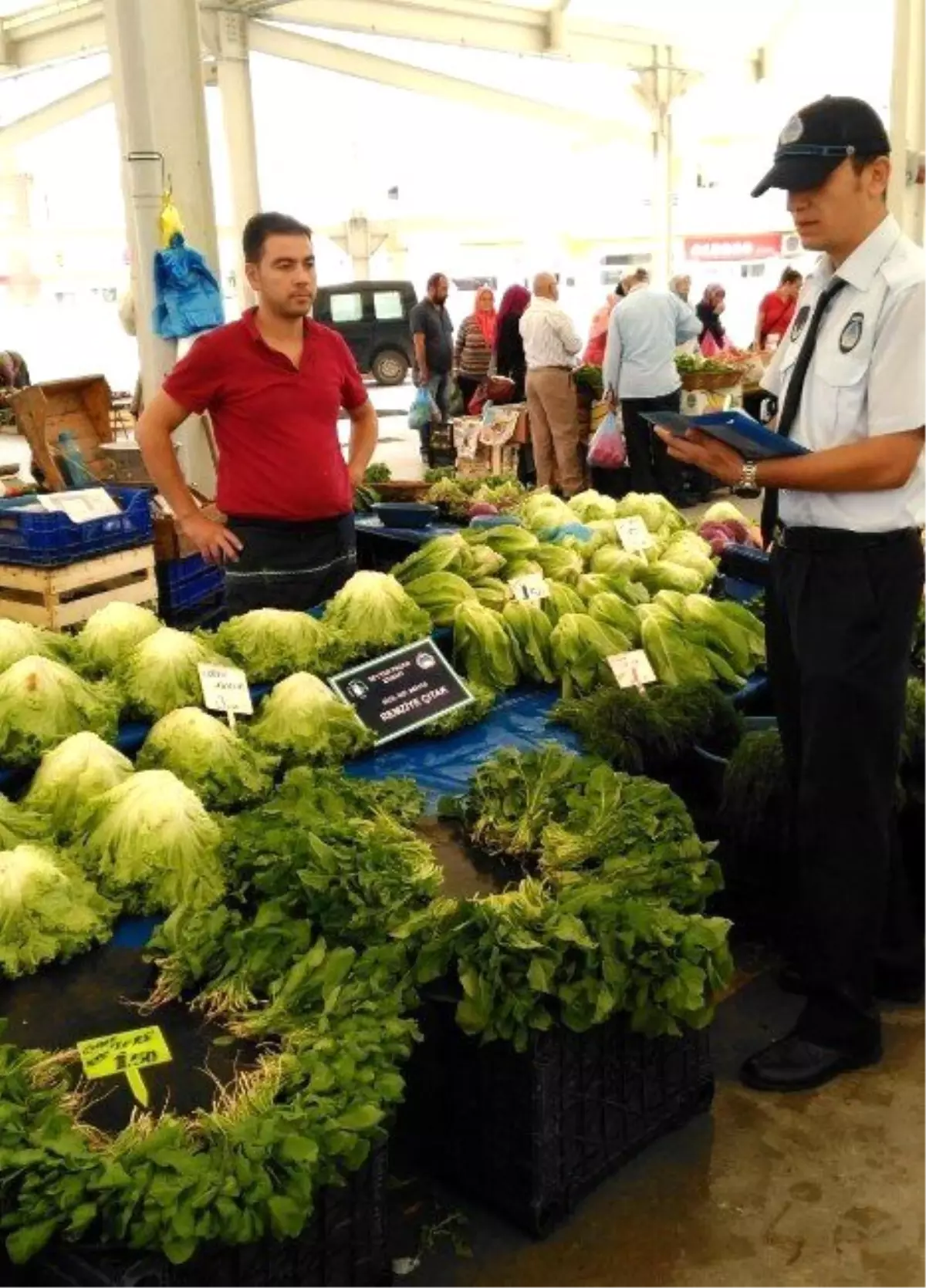 İzmit Zabıtası Pazar Denetimlerini Sürdürüyor