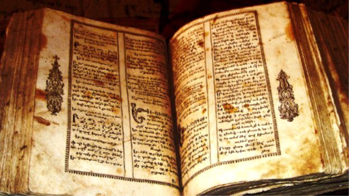 Lübnan Vatandaşı Evinin Bodrumunda Antika İncil Buldu