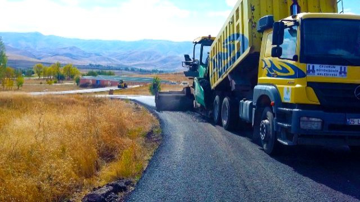 Mahalle Bağlantı Yolları Asfaltlanıyor