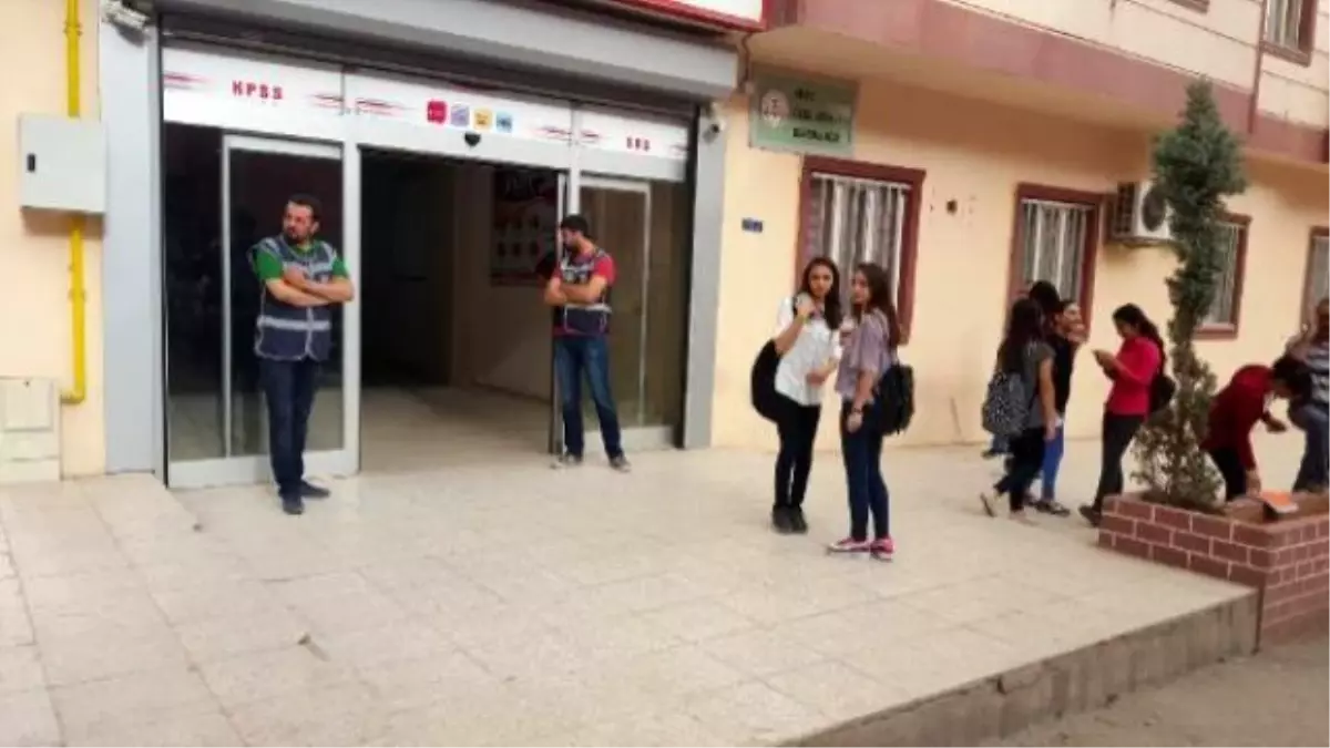 Siirt\'te Cemaate Yakın Okul ve Dershaneye Polis Baskını