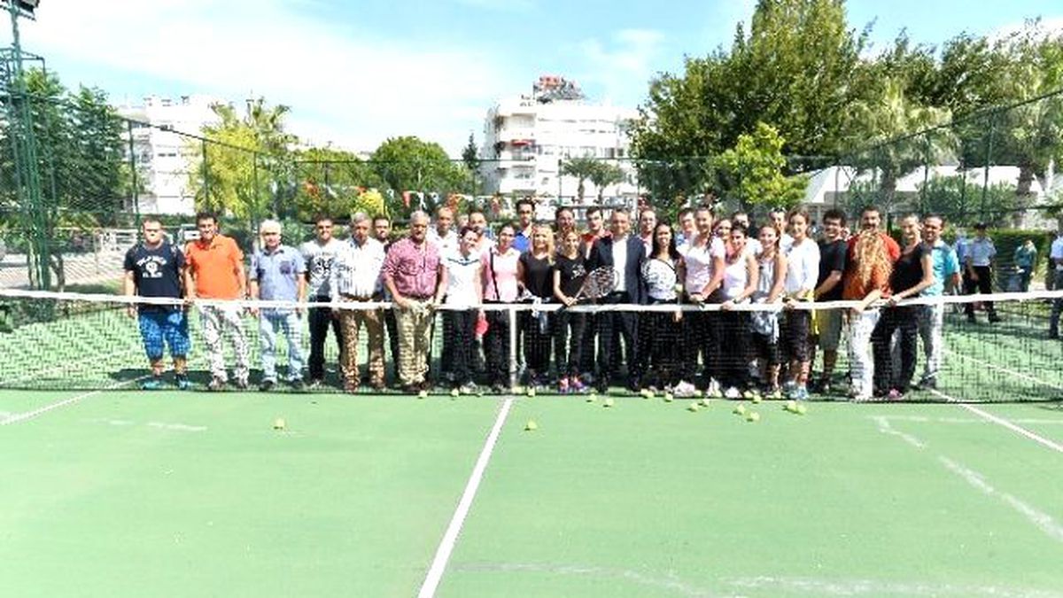 Uysal, Antrenörlerle Biraraya Geldi