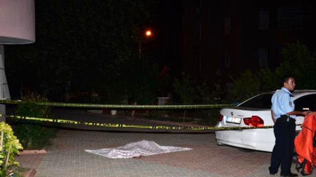 12 Yaşındaki Alara, 8'inci Kattan Atlayarak İntihar Etti