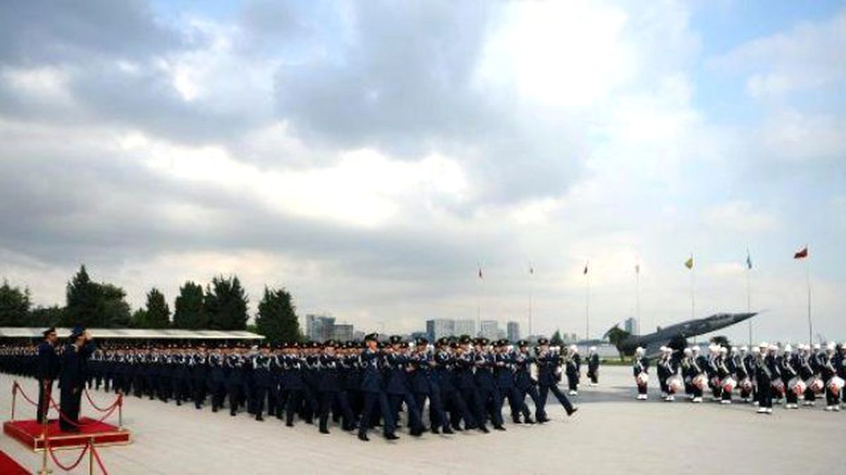 304 Öğrenci Ant İçerek "Hava Harbiyeli\' Oldu
