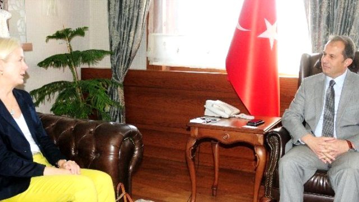 ABD Adana Konsolosu Specht Van Valisi Taşyapan\'ı Ziyaret Etti