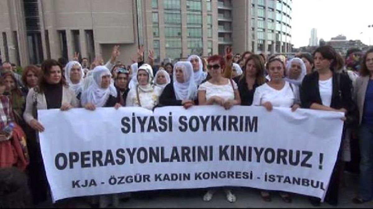 HDP\'li Buldan: Gözaltına Alınan Arkadaşlarımıza Zorla İstiklal Marşı Okuttular