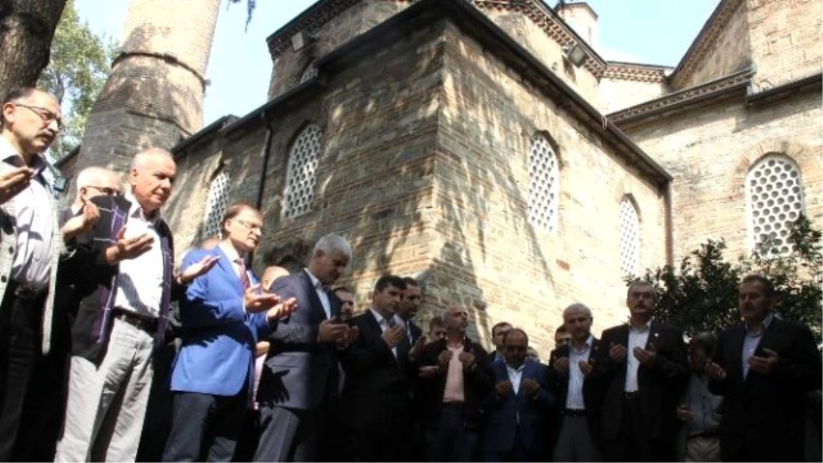 AK Parti Seçim Startını, Türbede Dua ile Verdi