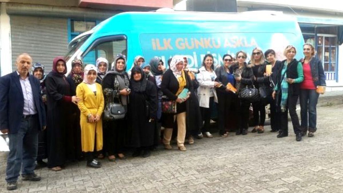 Ak Partili Kadınlar İlçe Turunda