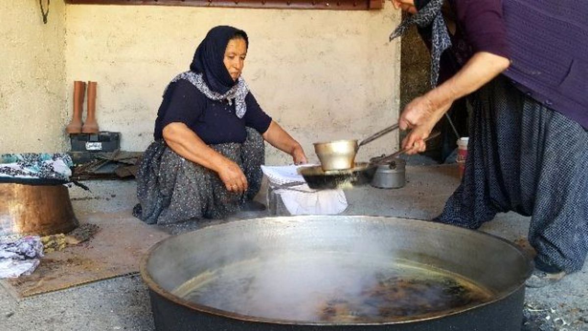 Aksaray\'da Her Derde Deva Pekmez Zamanı
