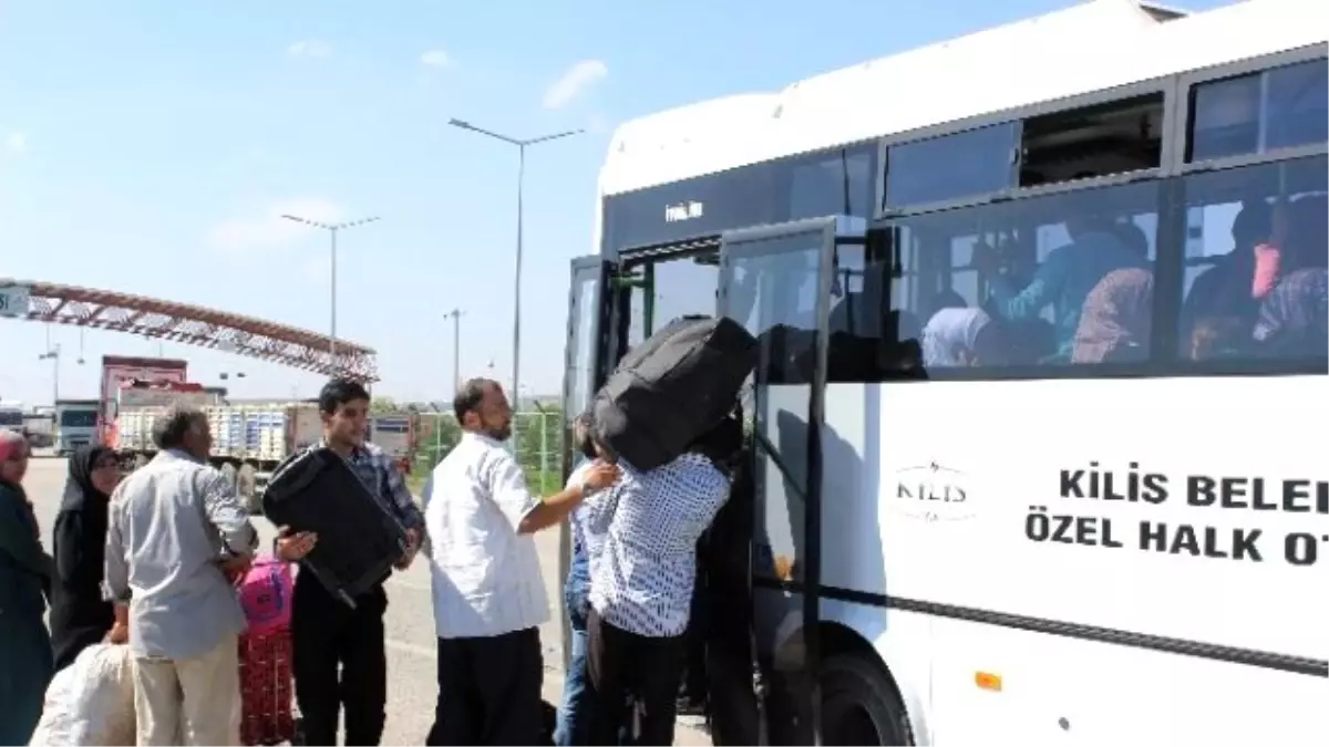 Bayramlaşmak İçin Ülkelerine Giden Suriyelilerin Dönüşü Sürüyor