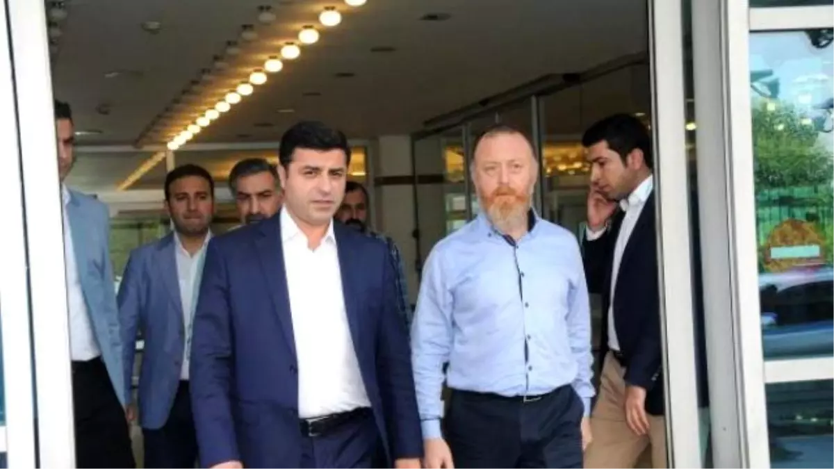 Demirtaş: İçişleri Bakanı\'nda Haysiyet Olsa, Onur Olsa Bugün Hemen İstifa Ederdi