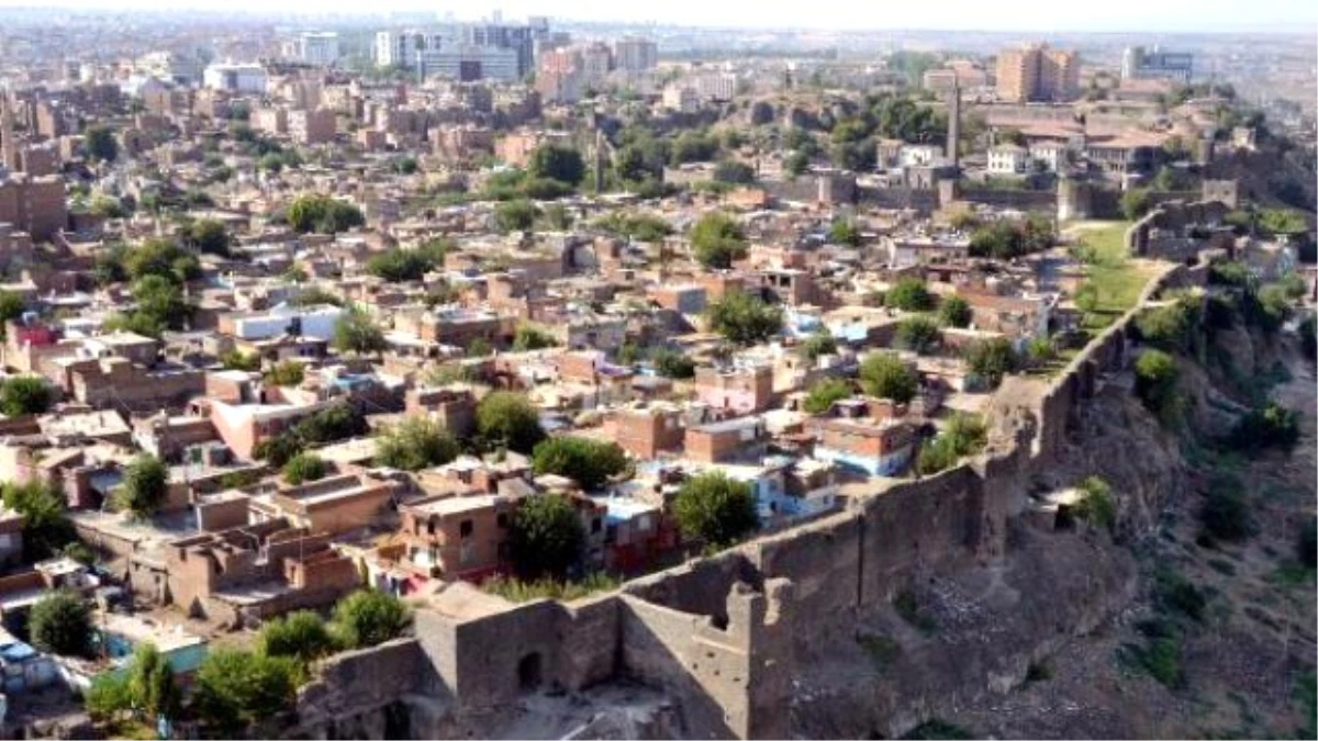 Diyarbakır\'da Çatışmalardan Tarihi Yapılar da Zarar Gördü