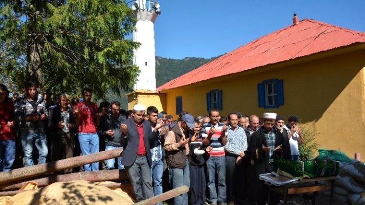 Gözyaşları İçinde Toprağa Verildi