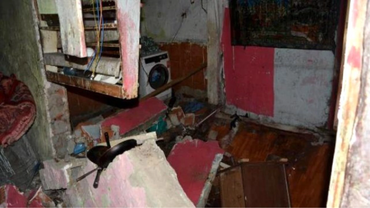 Karabük\'te Tek Katlı Ev Çöktü: 2 Yaralı