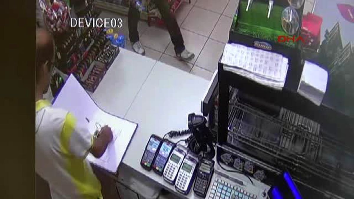 Muğla Üniversiteli Genç Kız Yolun Karşısına Geçemedi