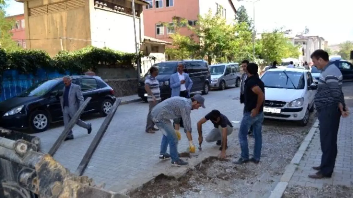 Muş Belediyesi\'nden Yol Onarım Çalışması