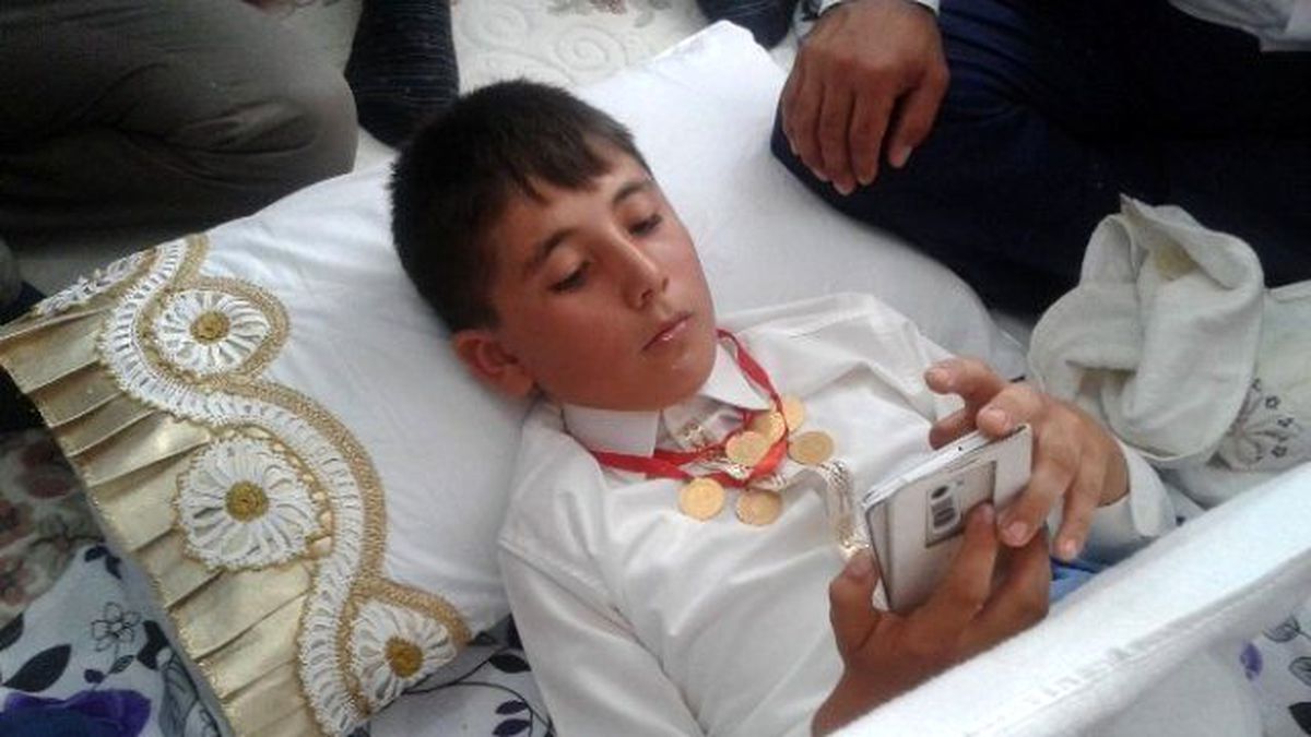 Oyun Tutkusu Bulunan Çocuk Sünnette Bile İnternetten Kopamadı