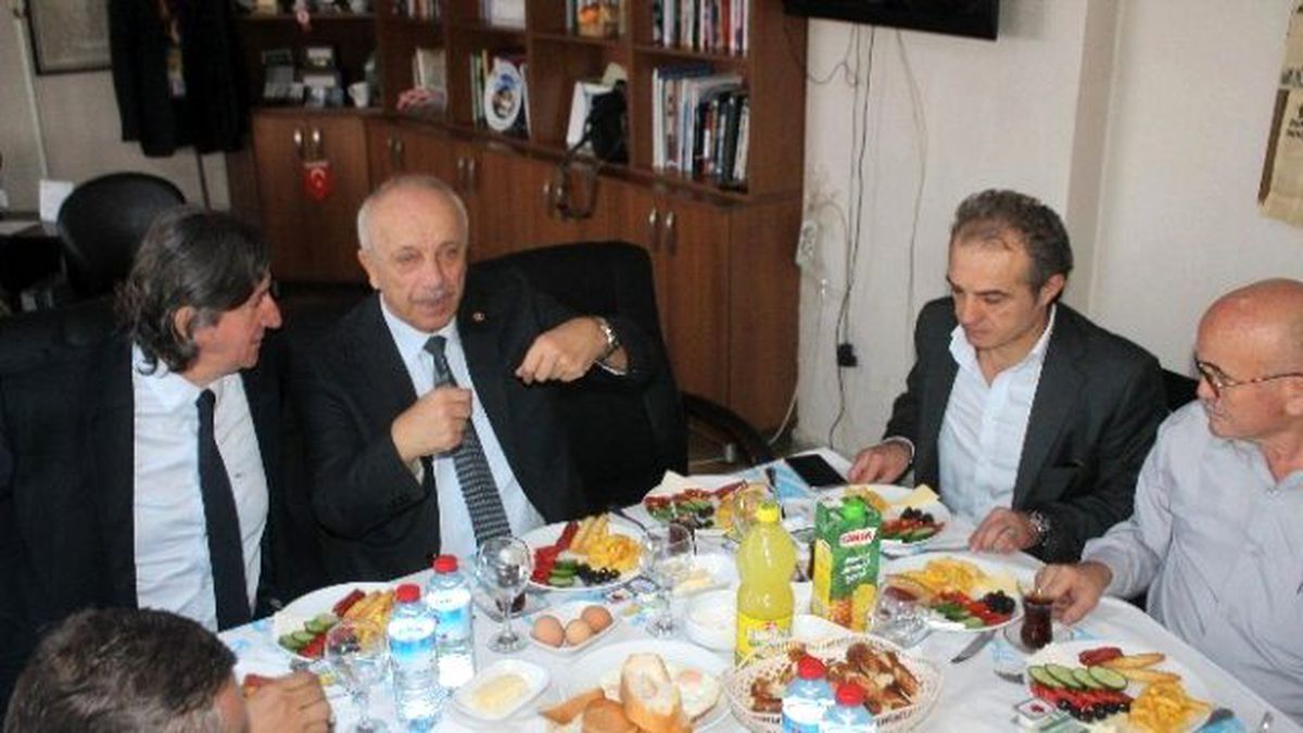 Özbakır Gazetecilerle Bir Araya Geldi