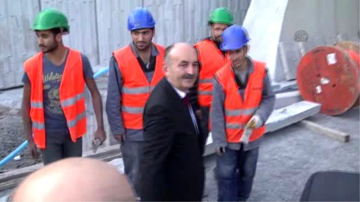 Sağlık Bakanı Müezzinoğlu "Mega Proje"Yi İnceledi