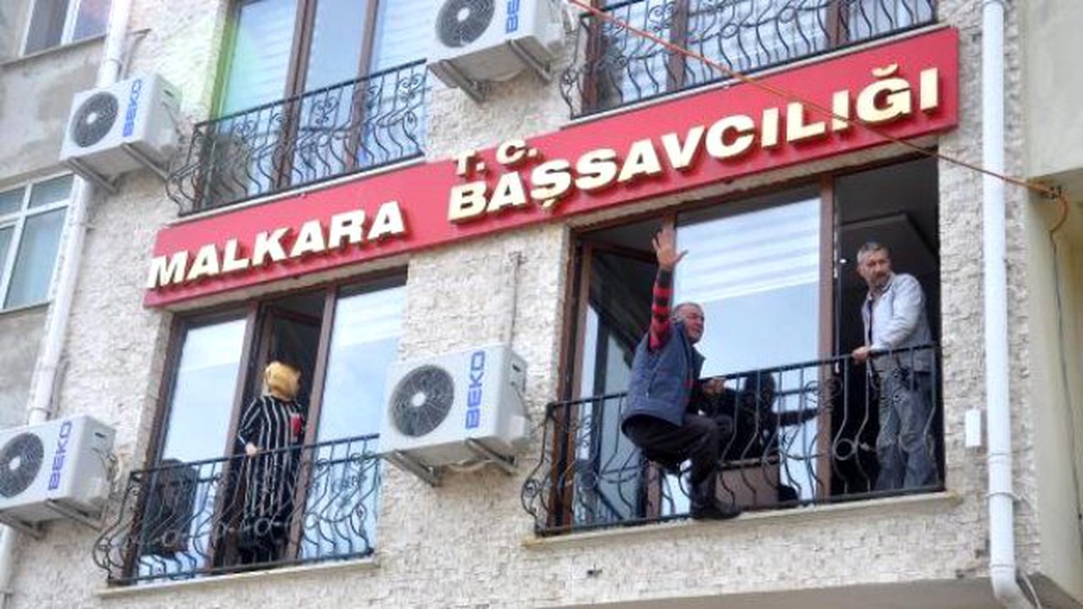 Savcılık Katından Atladı, İtfaiyenin Brandasına Düşüp Yaralandı