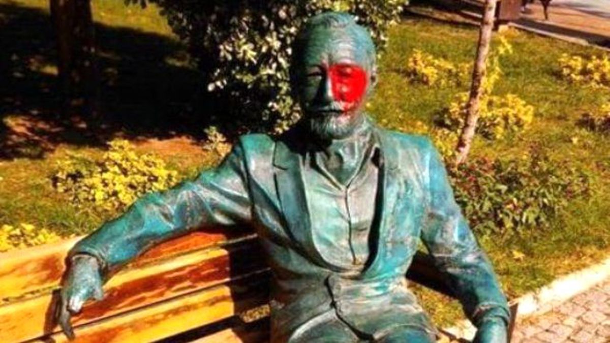 Süleyman Seba'nın Heykeline Çirkin Saldırı