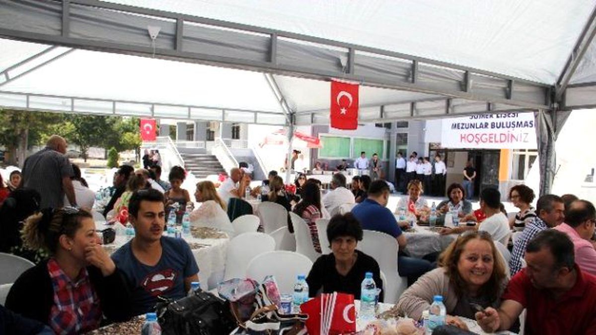 Sümer Lisesi Mezunları \'Mezunlar Buluşmasında\' Bir Araya Geldi