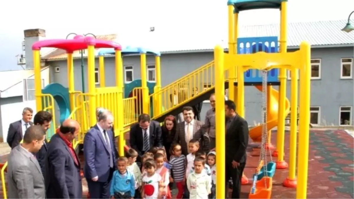 Tuşba Belediyesi\'nden Okullara Oyun Parkları